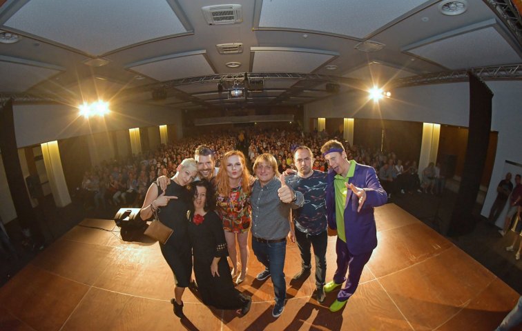 Na stojáka 20 let tour